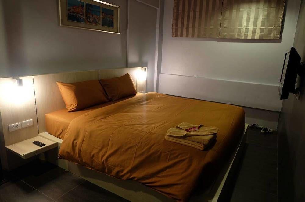 Rockstel Loma Hostel Phuket Exterior photo