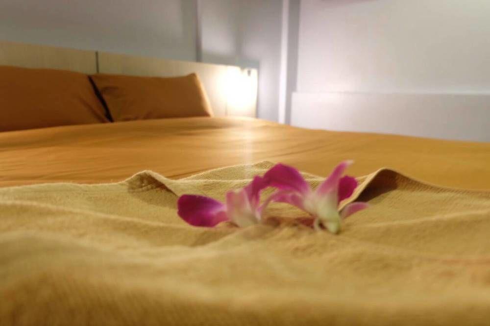 Rockstel Loma Hostel Phuket Exterior photo